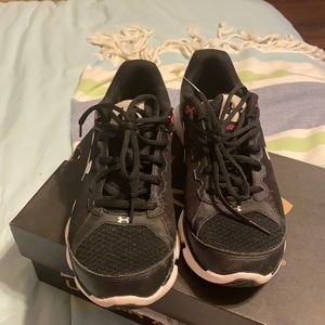 Under Armour UA W Micro G ASSERT 6